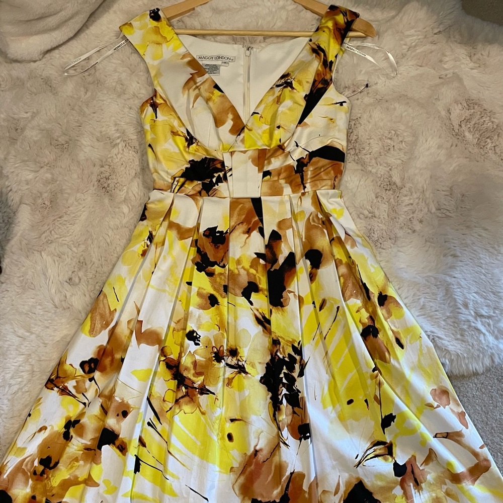 MAGGY LONDON Sleeveless Yellow Floral Dress sz 2